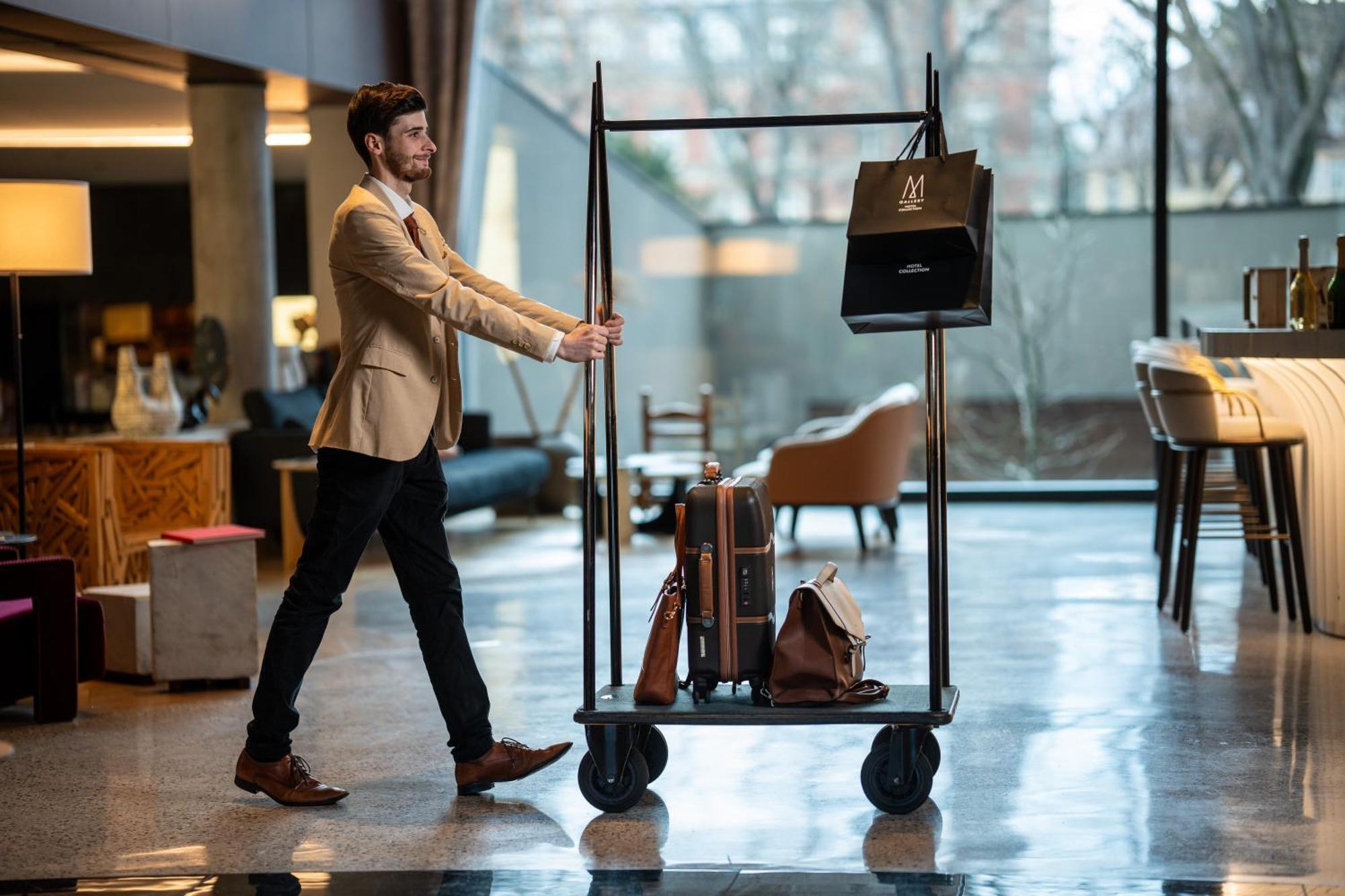 L'Esquisse Hotel & Spa Colmar - Mgallery Collection Eksteriør bilde A bellboy pushing a luggage cart